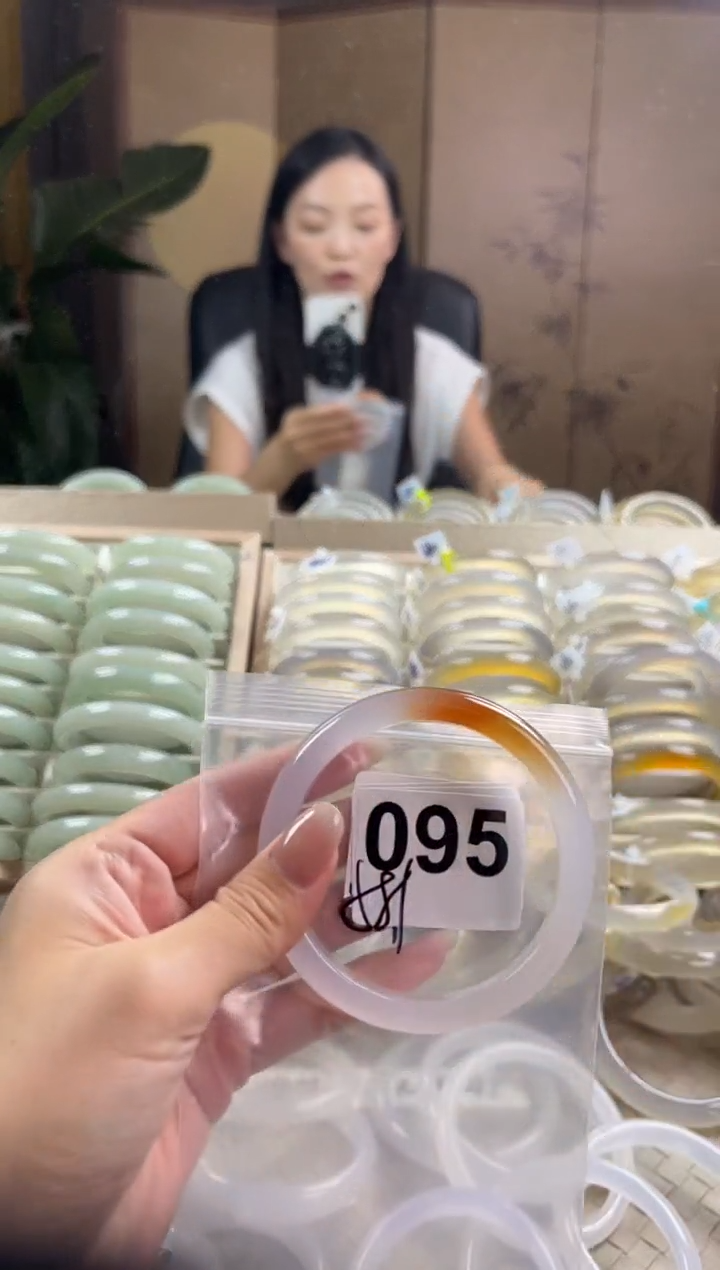 手镯玛瑙/玉髓未镶嵌095