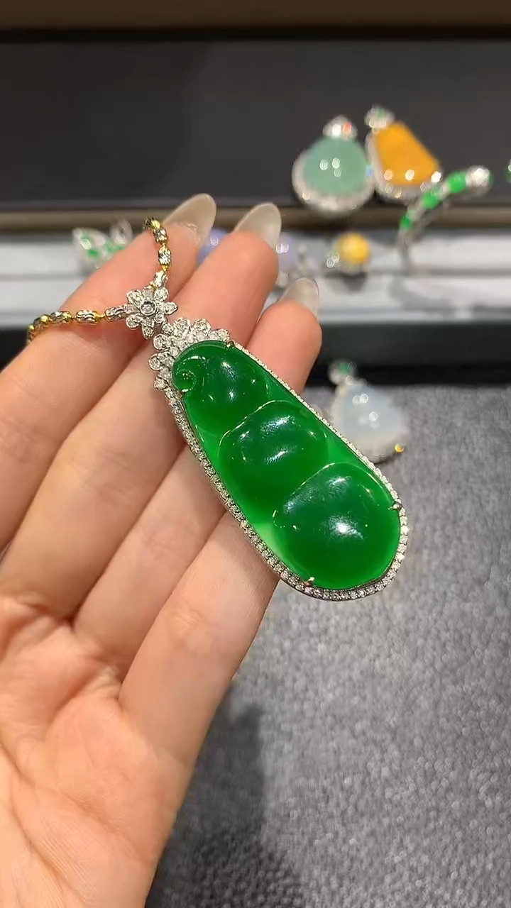 【闪购商品】翡翠吊坠(不含链)18K金镶嵌80团购