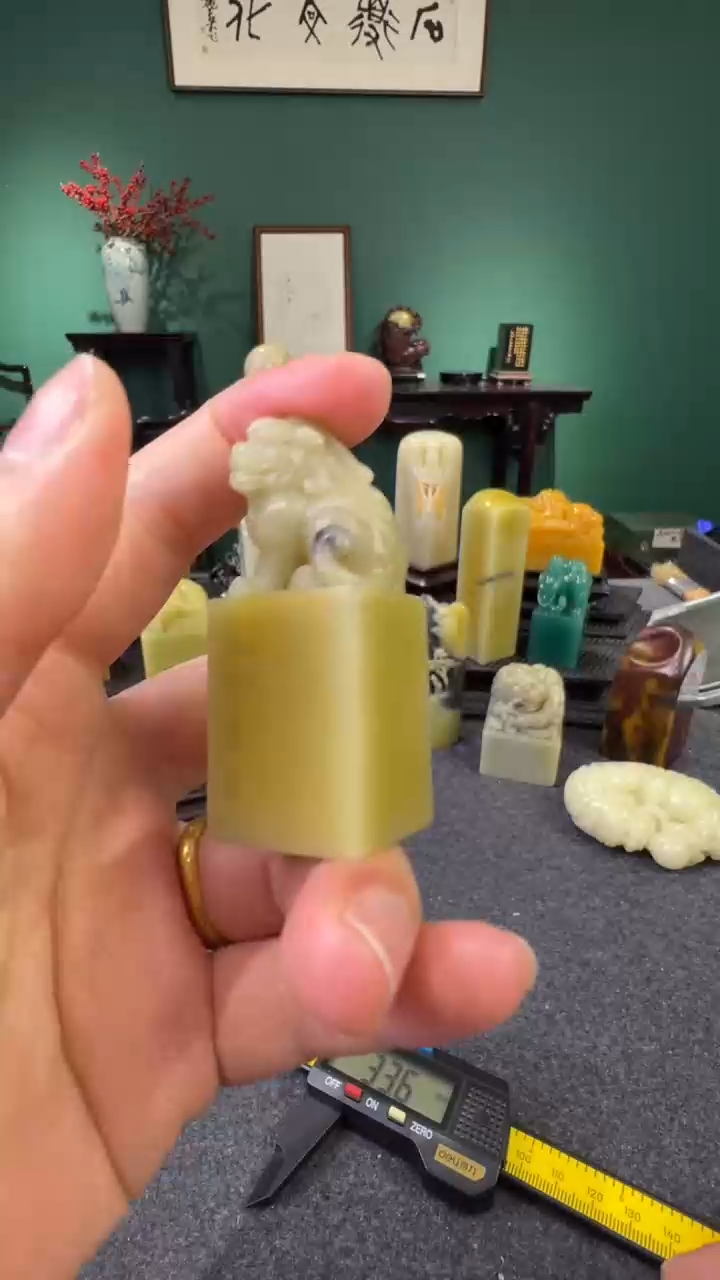 【闪购商品】青田石菜花黄瑞兽钮