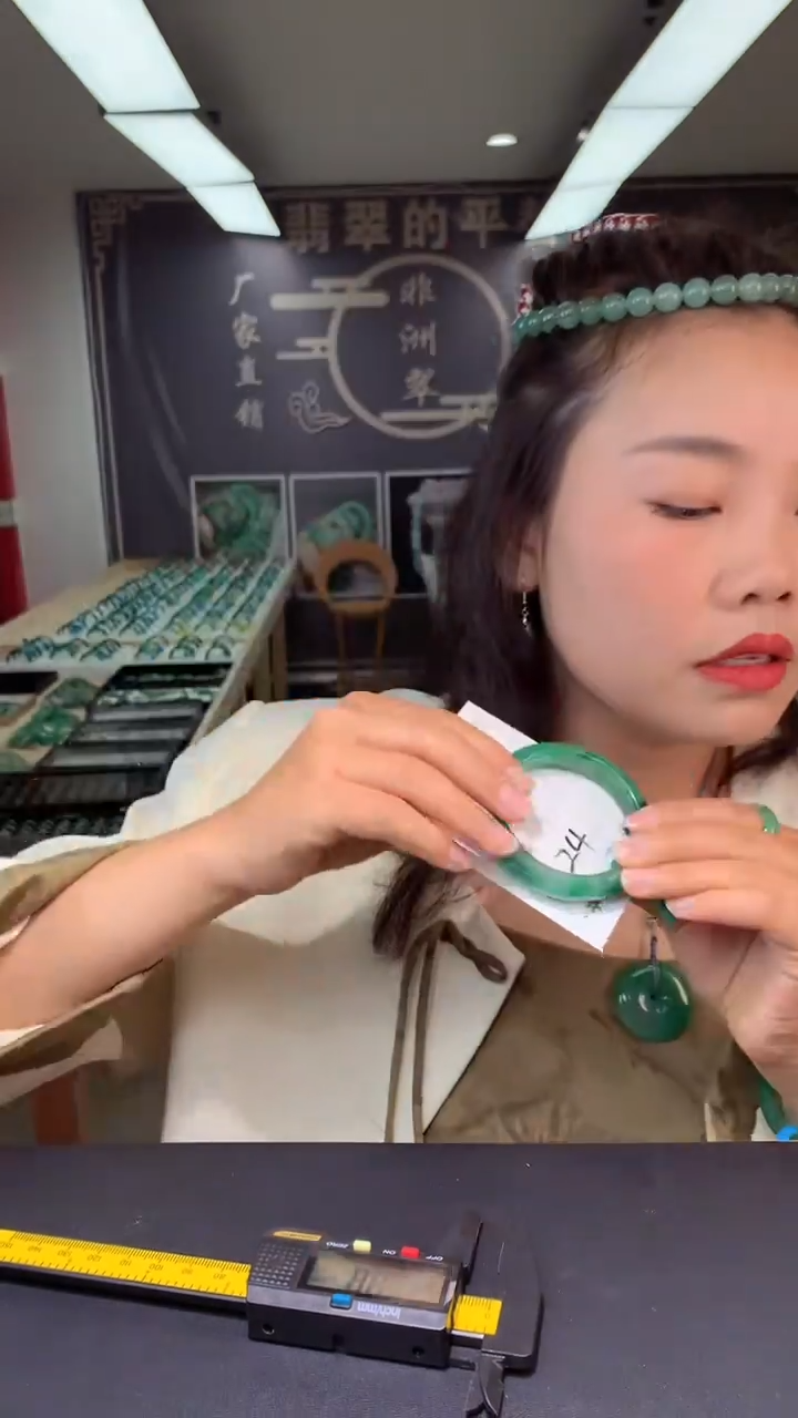 【闪购商品】石英质玉手镯未镶嵌24