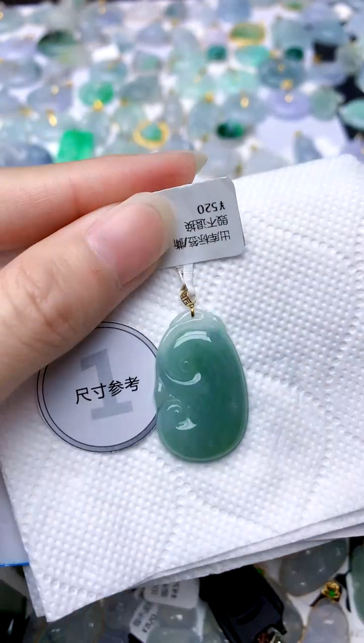 颈饰18K金镶嵌翡翠天然A货翡翠