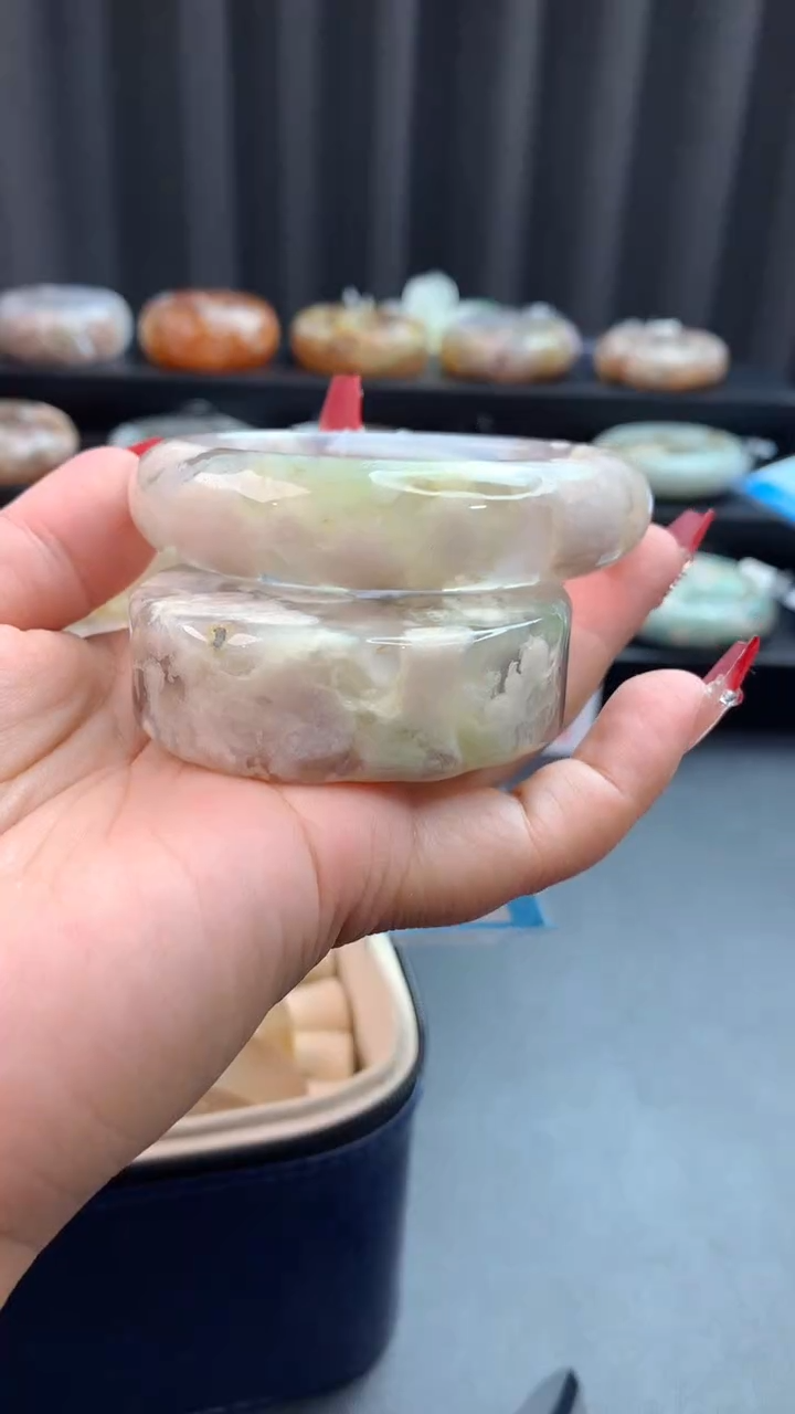未镶嵌手镯石英质玉（59圈口）赠送镯心