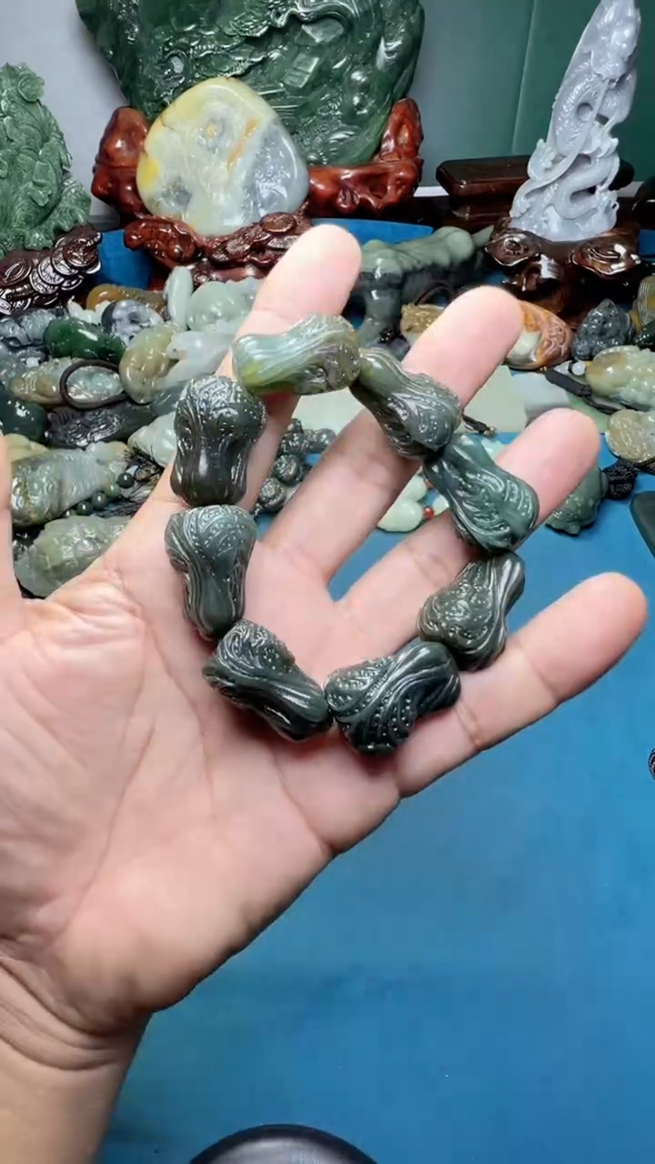 和田玉未镶嵌挂件.