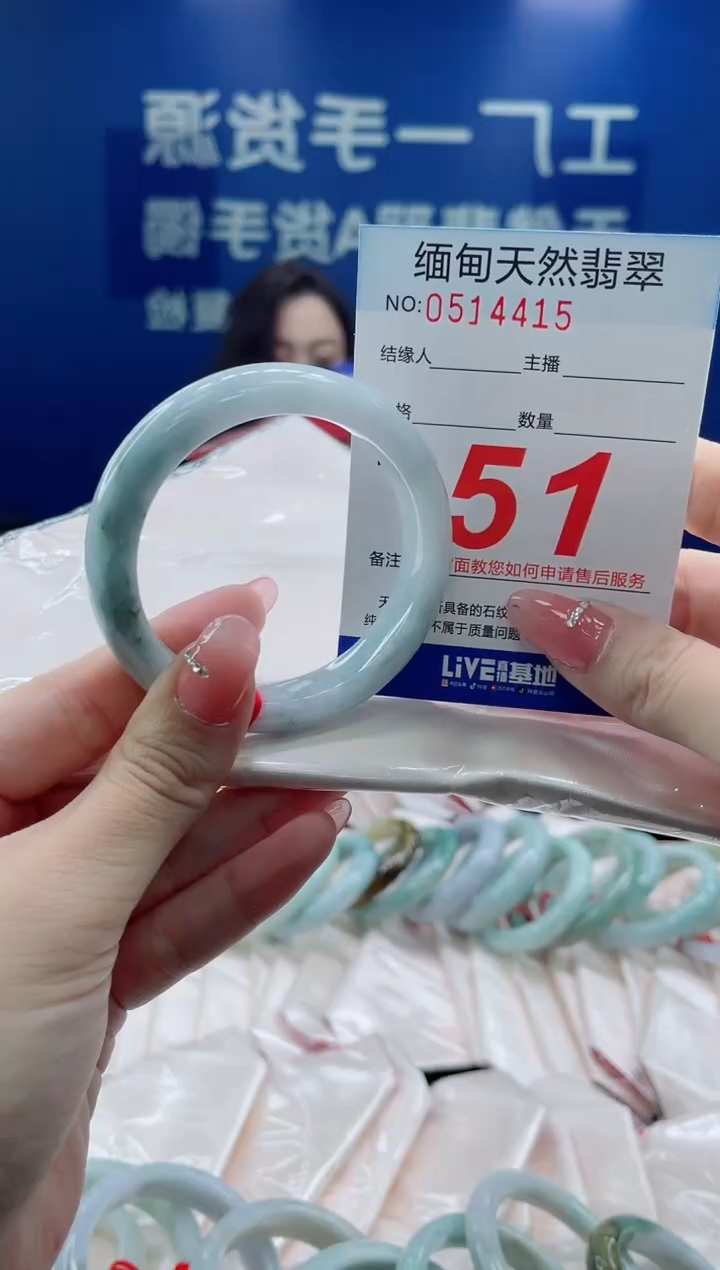 未镶嵌手镯翡翠天然翡翠手镯