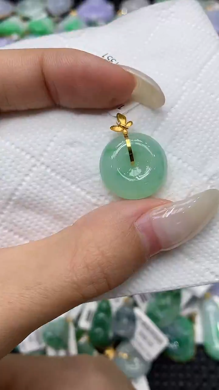 颈饰18K金镶嵌翡翠11111111111