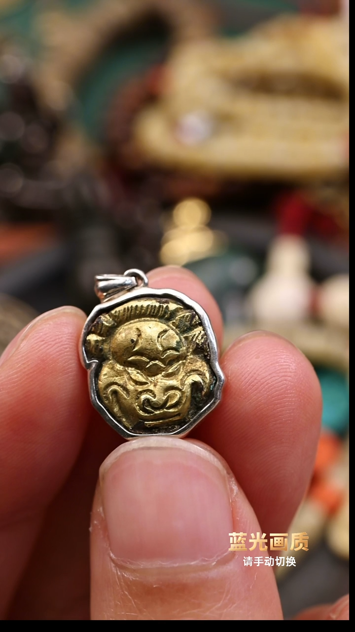 鎏金老吊坠侧挂。