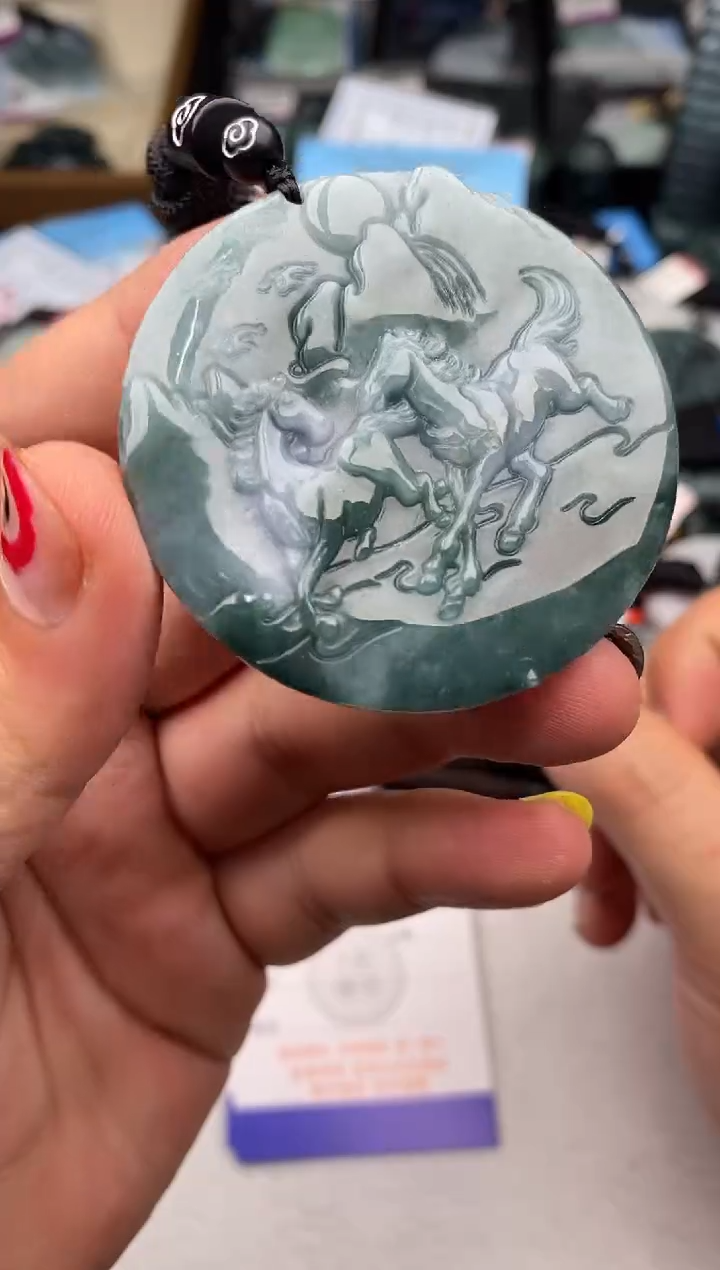 翡翠未镶嵌颈饰多样性发其一