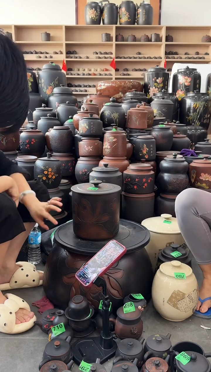 罐瑕疵茶叶罐  673 荷花小八饼 