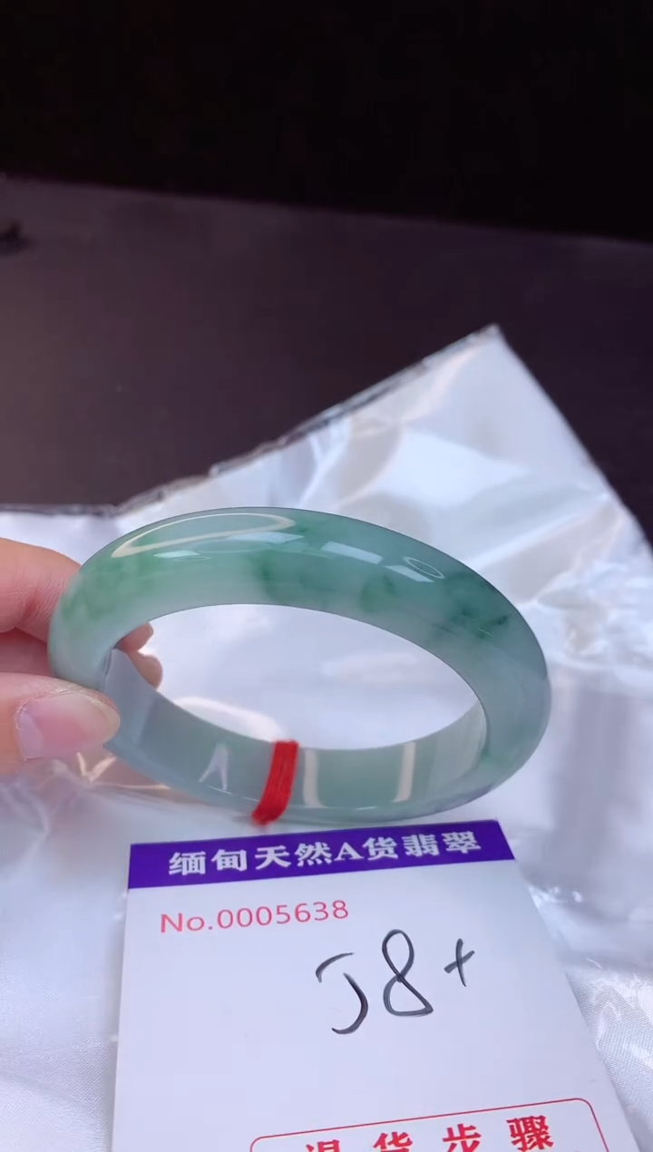 【闪购商品】翡翠手镯未镶嵌58+             