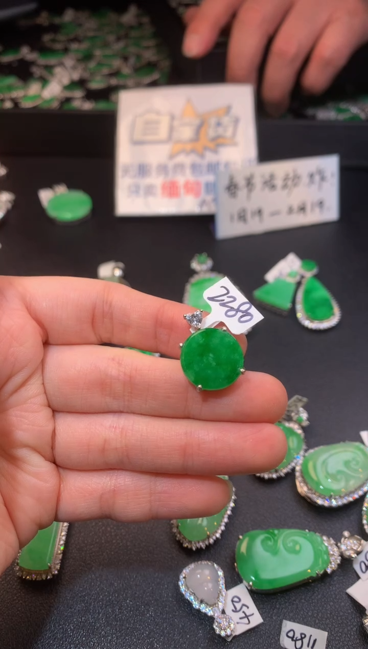 【闪购商品】翡翠颈饰银S925镶嵌翡翠