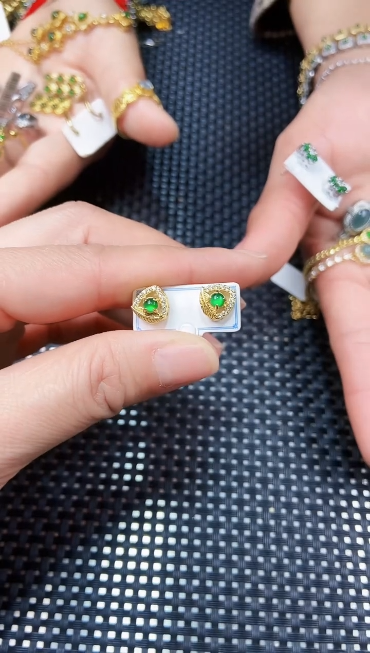 【闪购商品】翡翠耳饰未镶嵌11111111111
