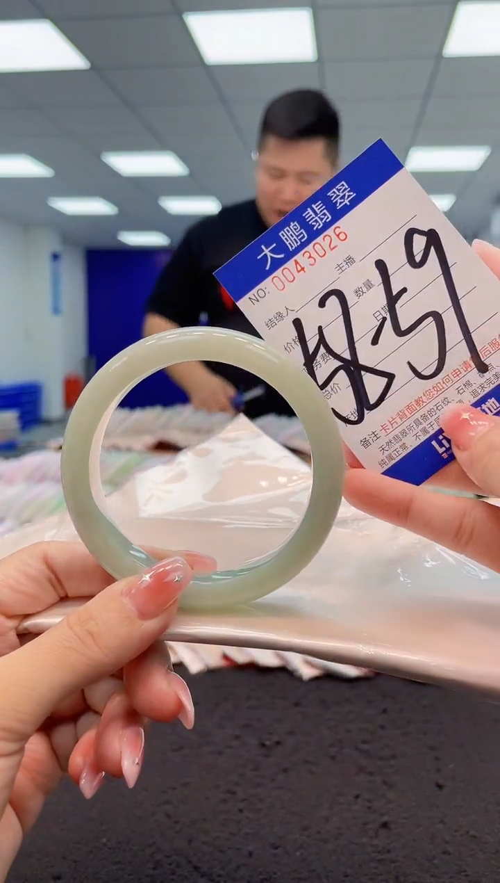 【闪购商品】翡翠手镯未镶嵌AAAAAAAAAA