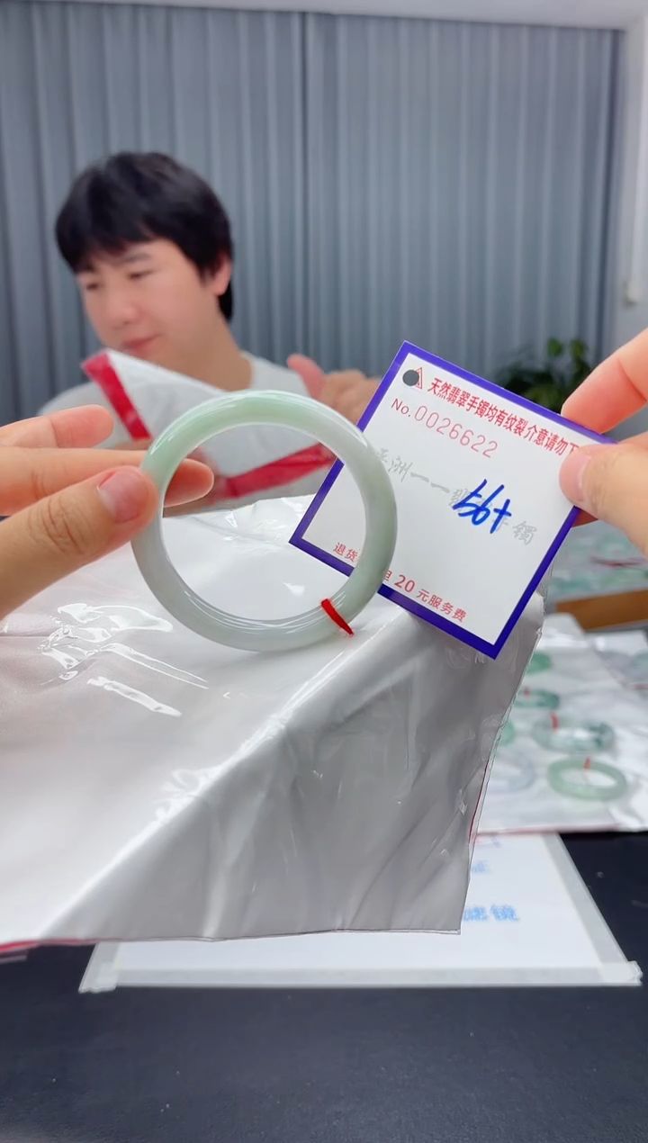 翡翠手镯未镶嵌1