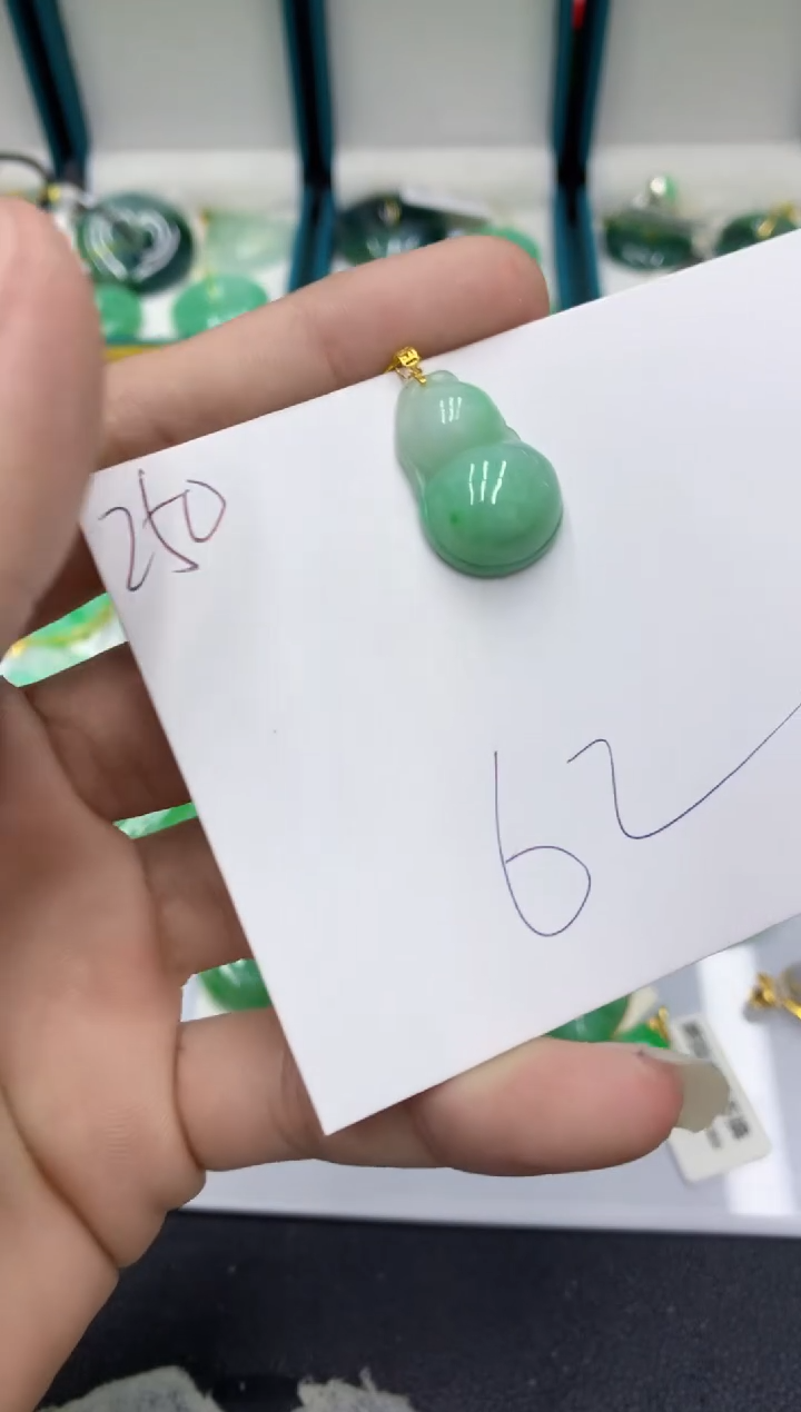 【闪购商品】翡翠颈饰18K金镶嵌翡翠