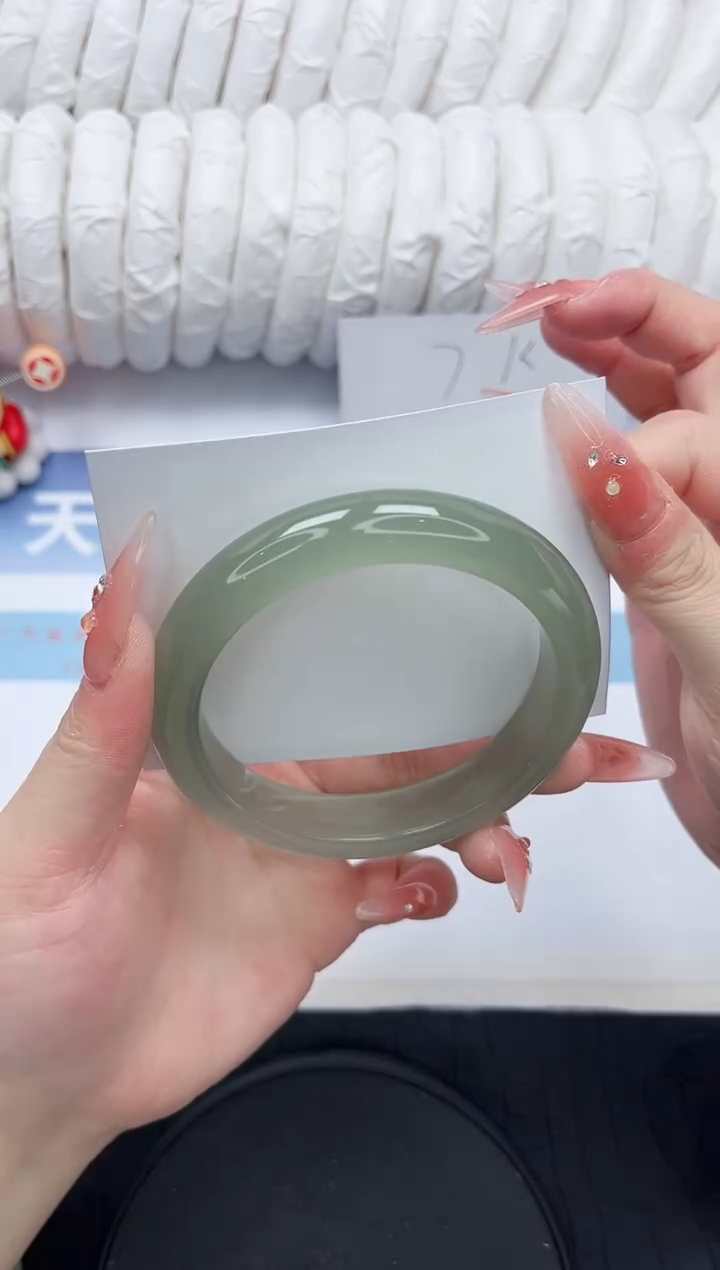 石英质玉未镶嵌手镯70-58.5