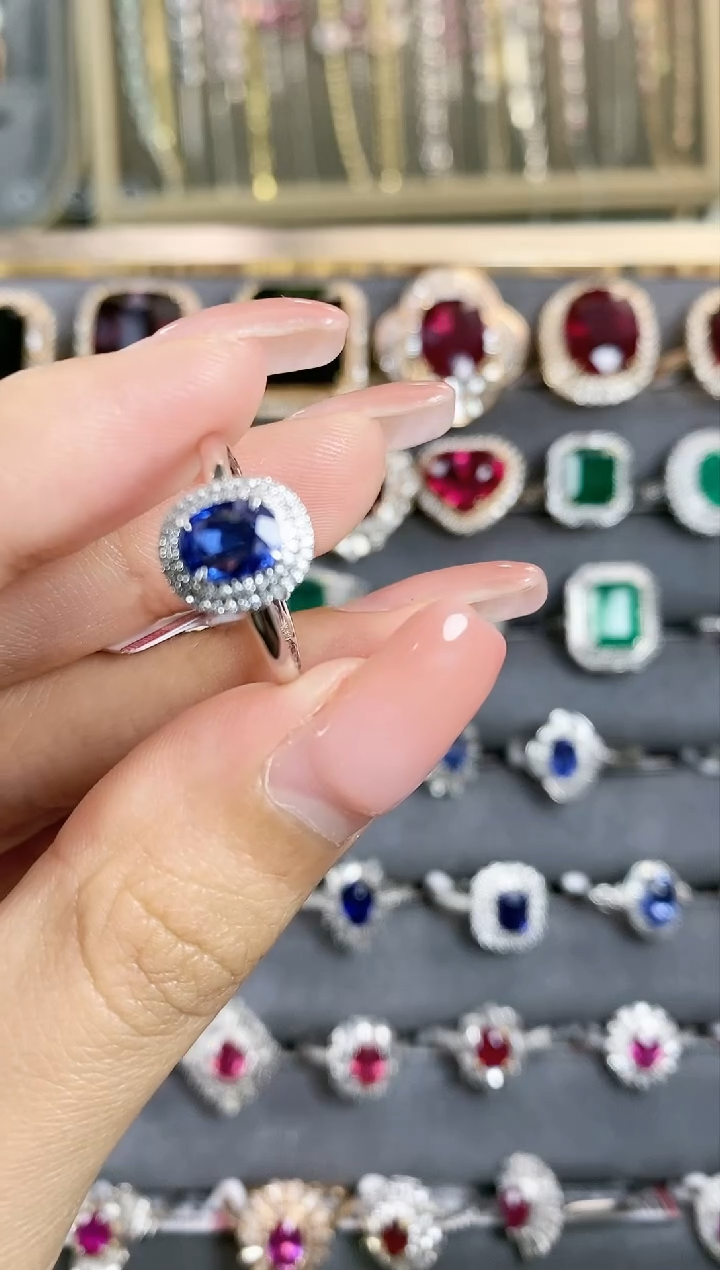 蓝宝石戒指18K金镶嵌·