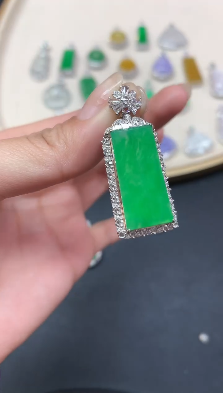 【闪购商品】翡翠吊坠(不含链)18K金镶嵌A226|29800