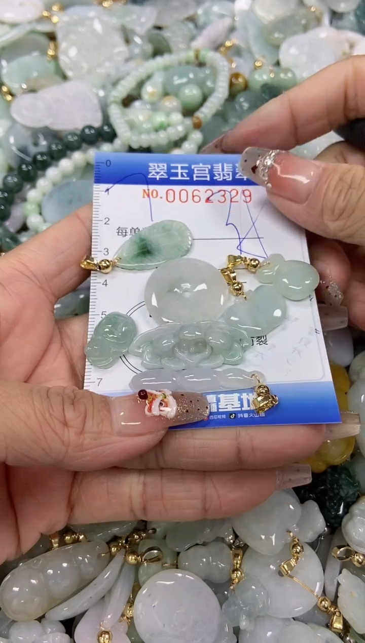 【闪购商品】翡翠颈饰未镶嵌闪购商品0062329