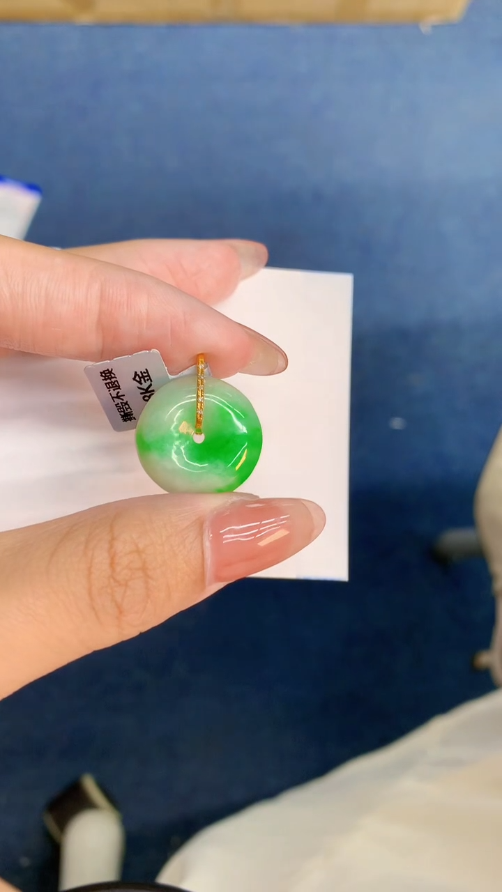 翡翠18K金镶嵌颈饰          1