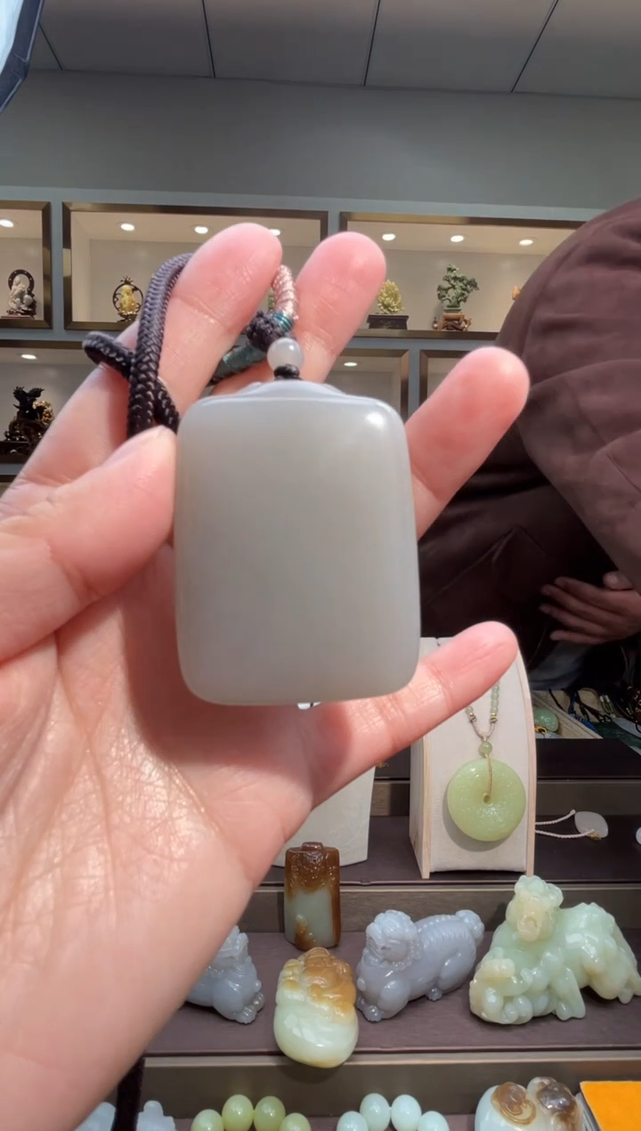 颈饰未镶嵌和田玉苏