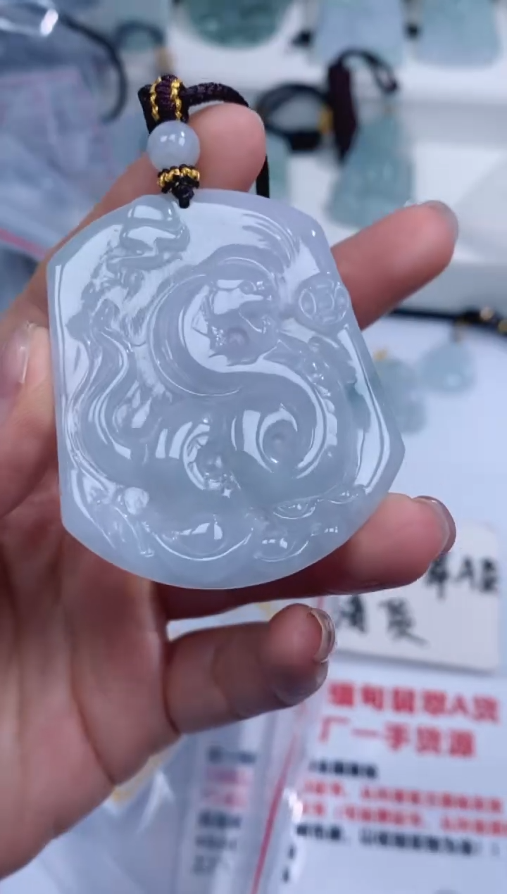 颈饰未镶嵌翡翠吊坠