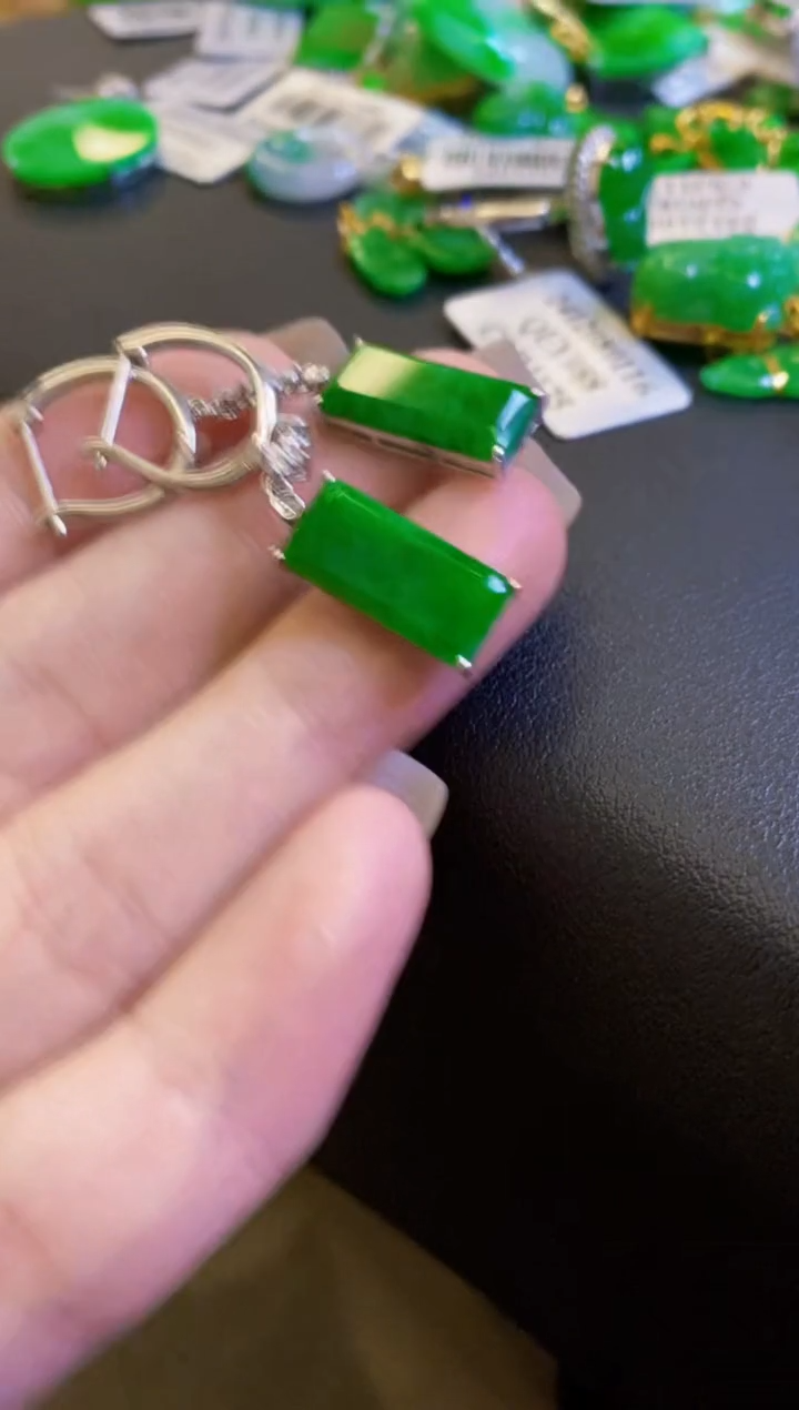 【闪购商品】定制翡翠18K金镶嵌耳饰