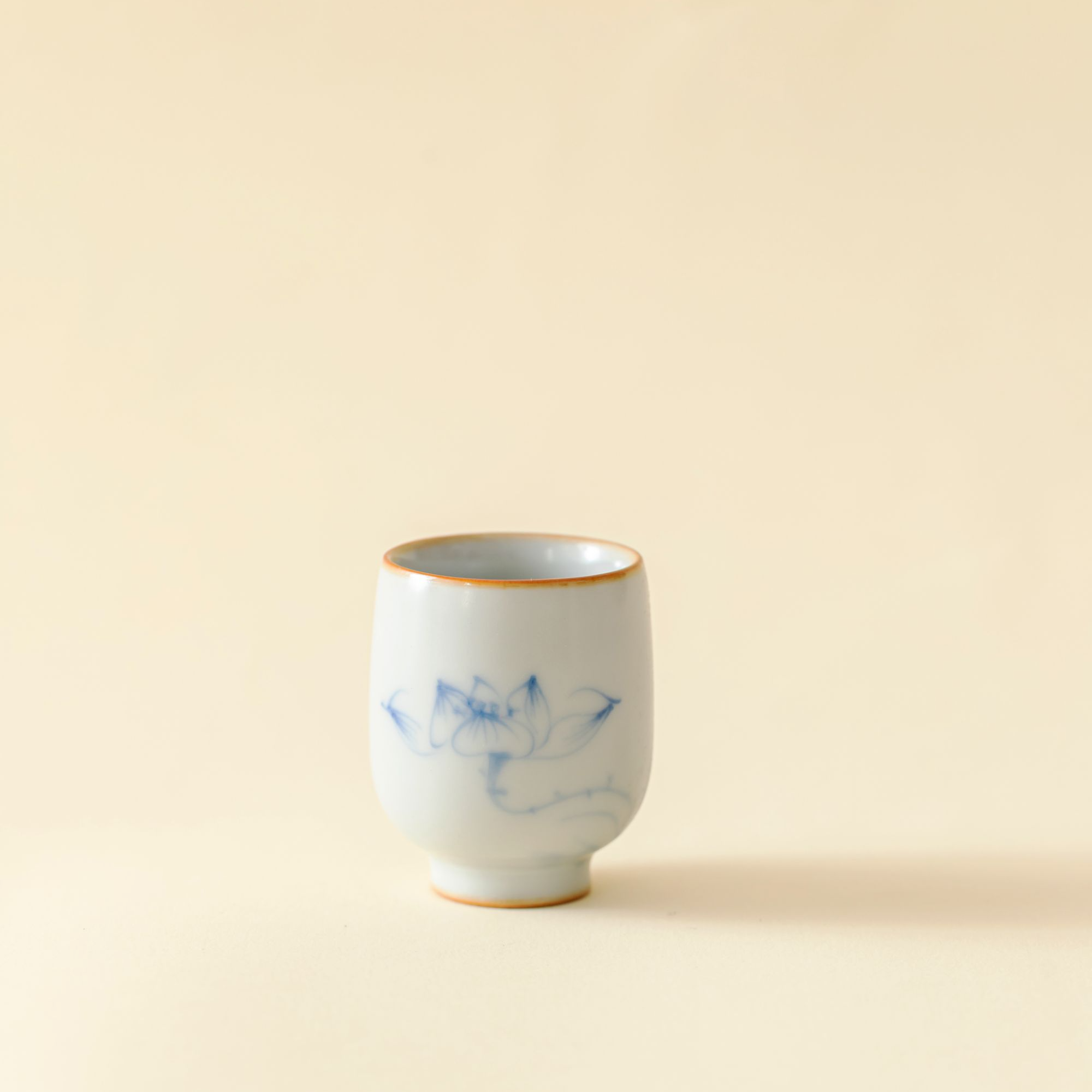 手绘荷花品茗杯高档功夫陶瓷家用茶杯