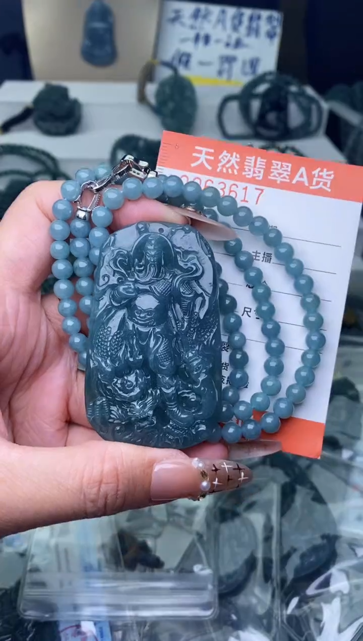 【闪购商品】翡翠颈饰未镶嵌··············
