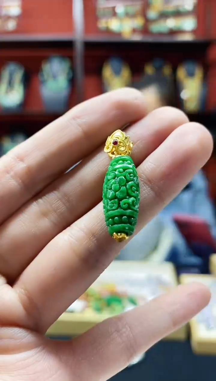 颈饰未镶嵌翡翠吊坠