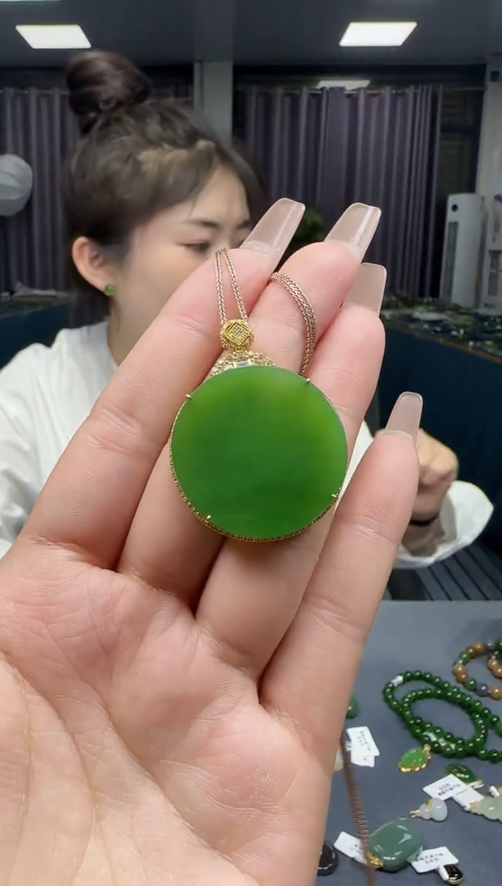 【闪购商品】和田玉挂件18K金镶嵌1