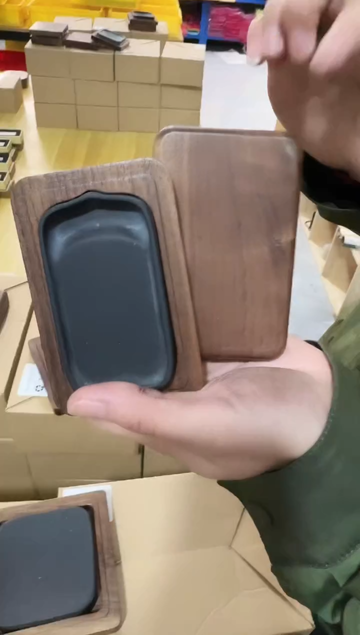 小荷瓣黑龙尾砚台1个