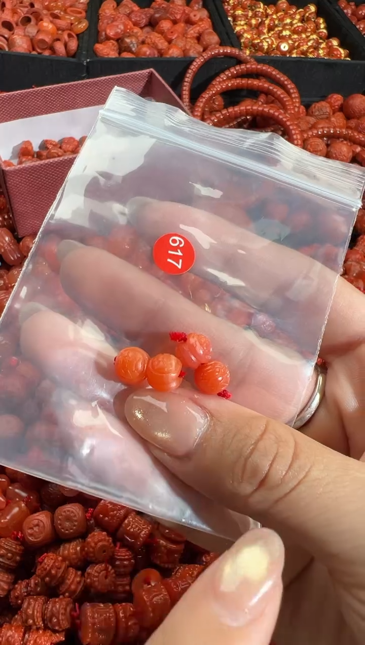 南红玛瑙未镶嵌颈饰1