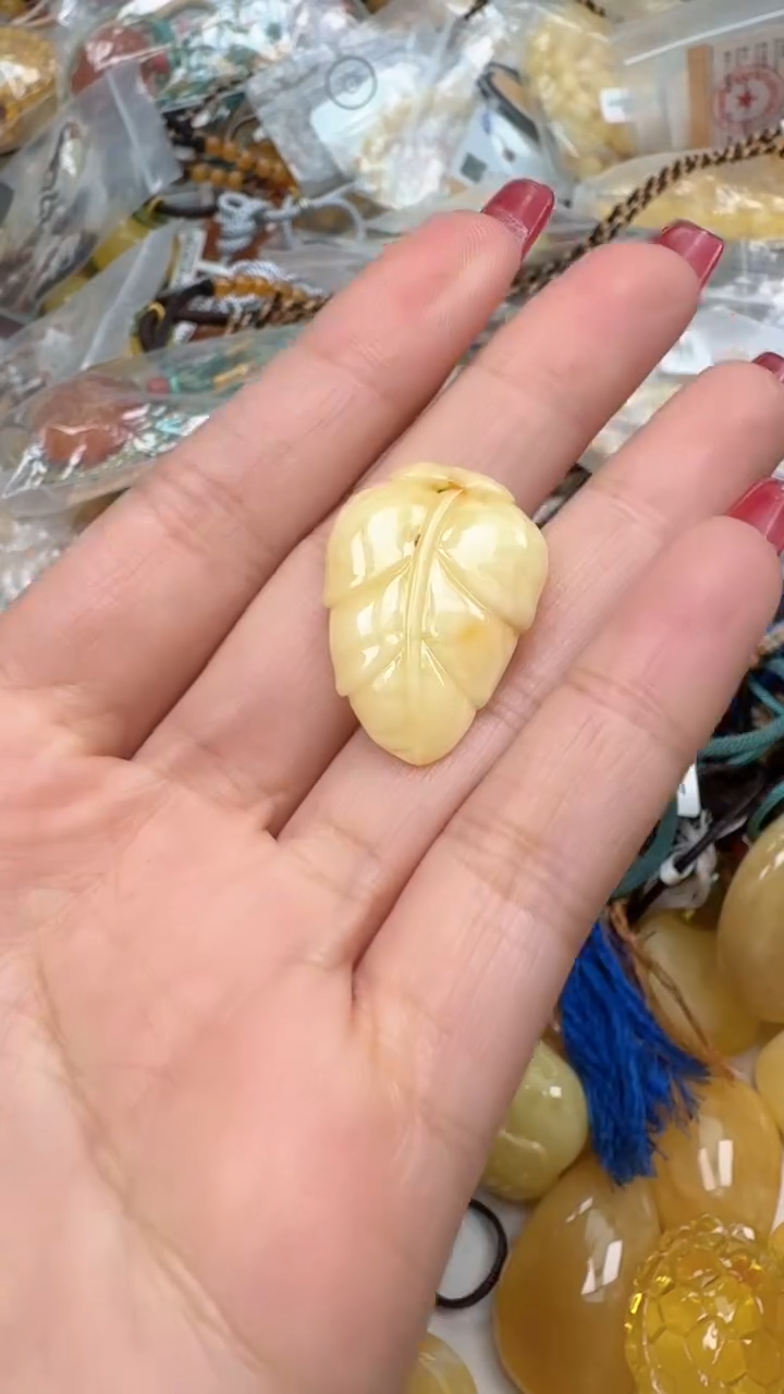 裸石琥珀未镶嵌如图