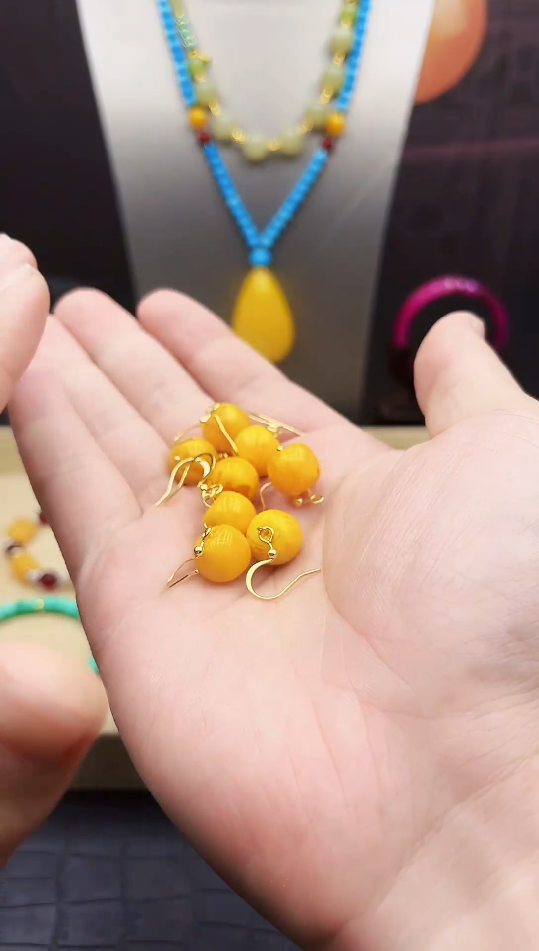 14K金镶嵌蜜蜡耳饰001     