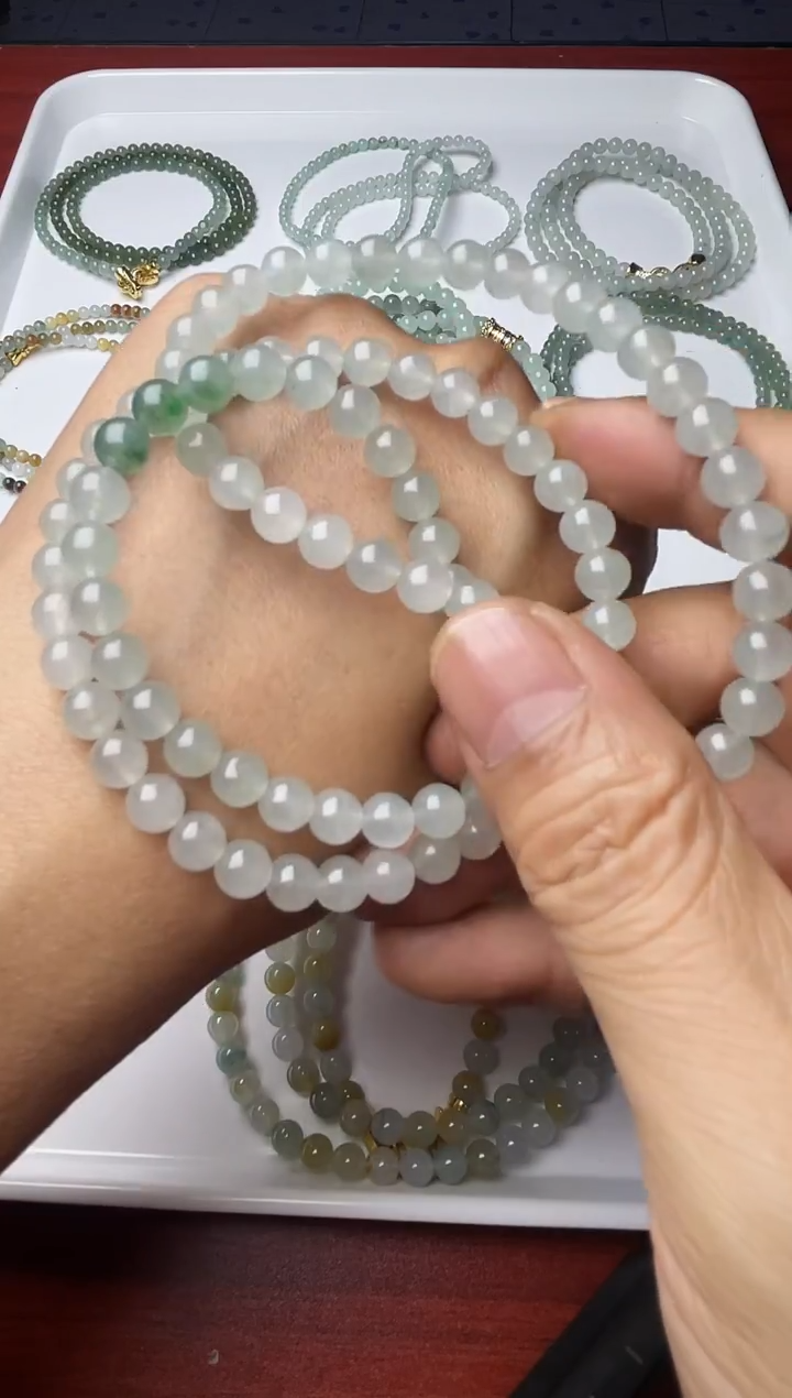 未镶嵌定制翡翠冰种白月光➕3颗阳绿长串卡6.2