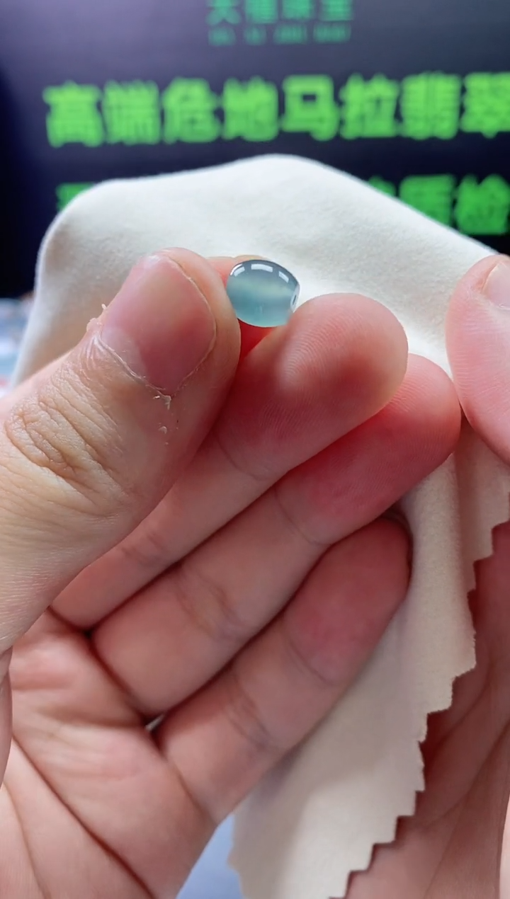 翡翠未镶嵌颈饰0047002050