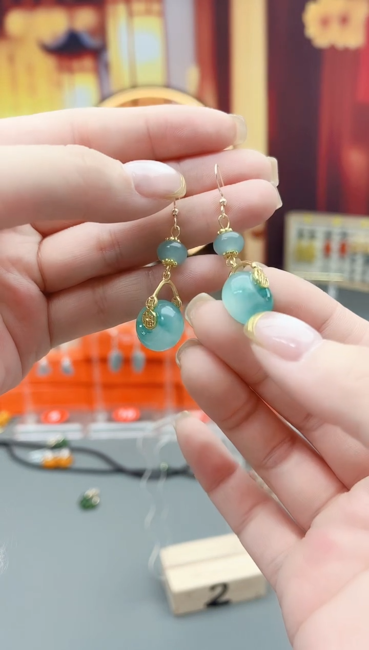 未镶嵌石英质玉（天山翠）耳钉307