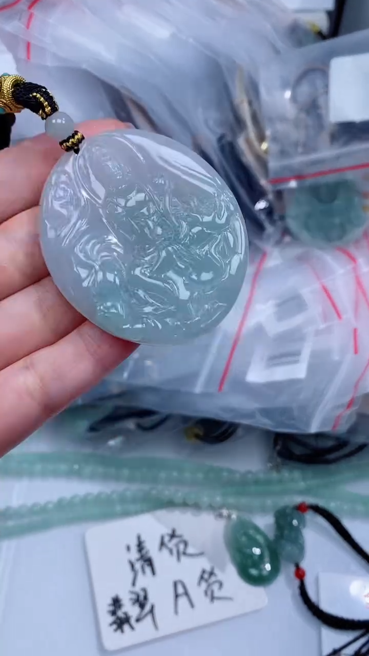 翡翠未镶嵌颈饰吊坠