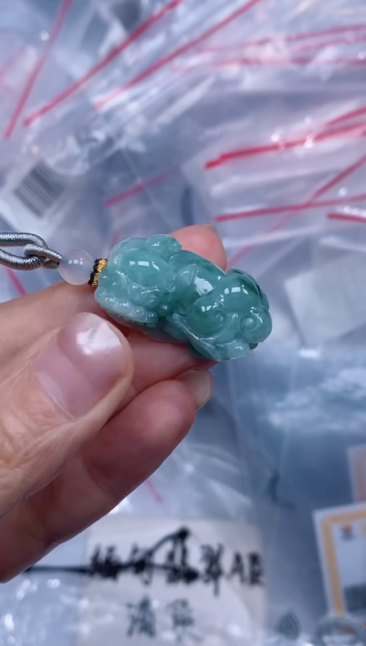 颈饰未镶嵌翡翠吊坠