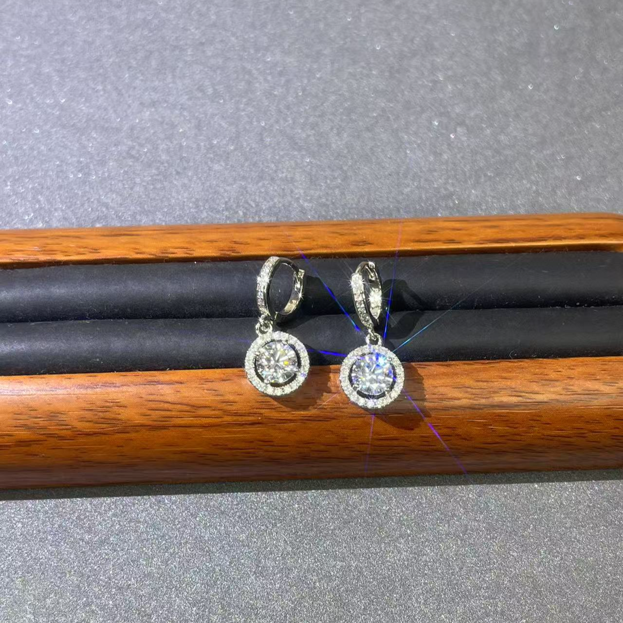 s6764白色满镶圆耳扣多样发