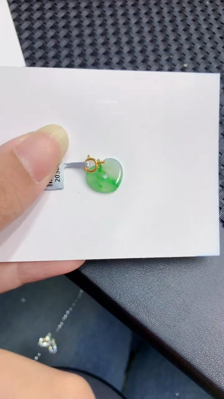 【闪购商品】翡翠颈饰未镶嵌           8