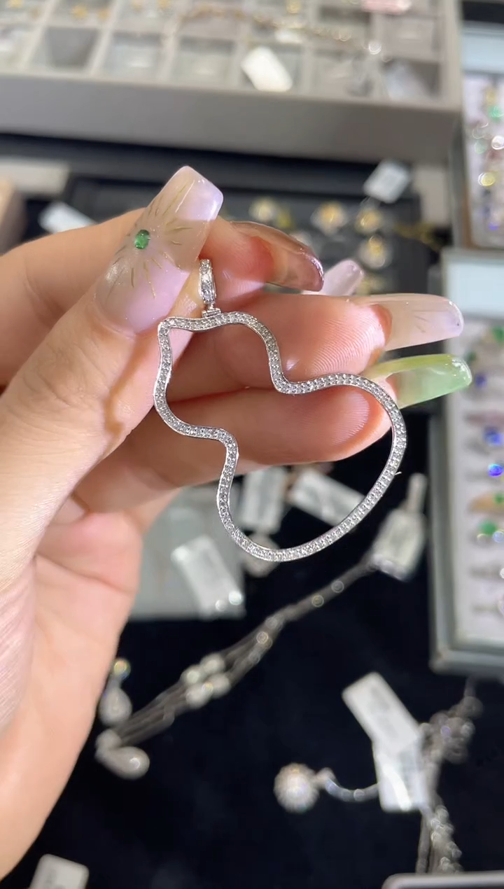 18K金镶嵌吊坠钻石d 