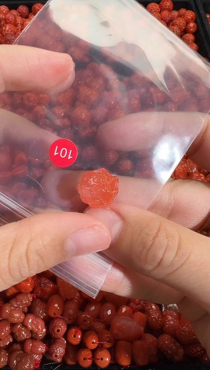 颈饰未镶嵌南红玛瑙1