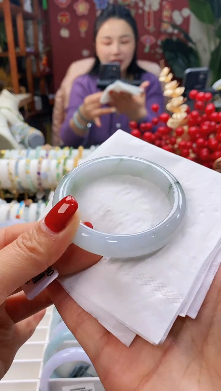 【闪购商品】翡翠手镯未镶嵌110飘花52-54/11.0*7.3