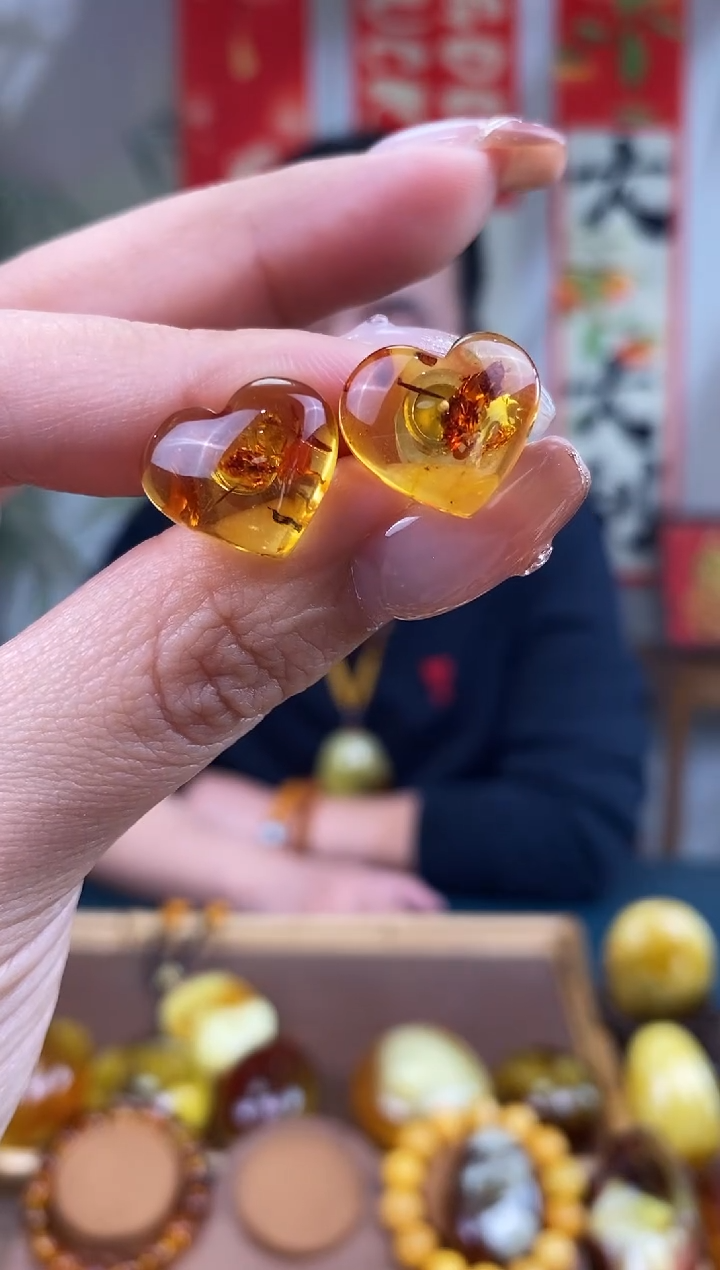 【闪购商品】琥珀裸石未镶嵌基地发货 一物一证 顺丰包邮