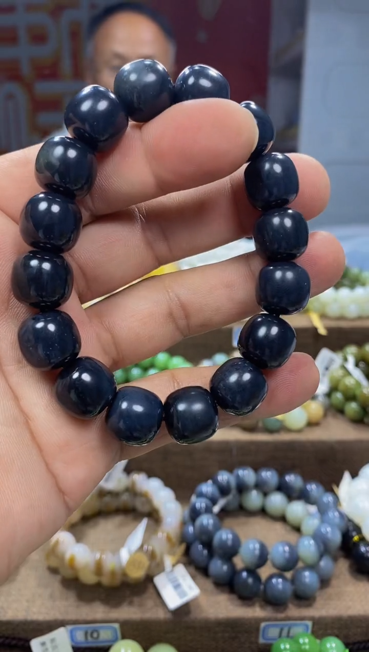 手链未镶嵌和田玉，