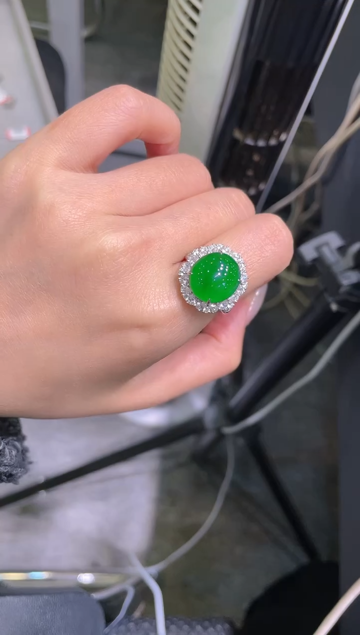 【闪购商品】翡翠吊坠(不含链)18K金镶嵌A43