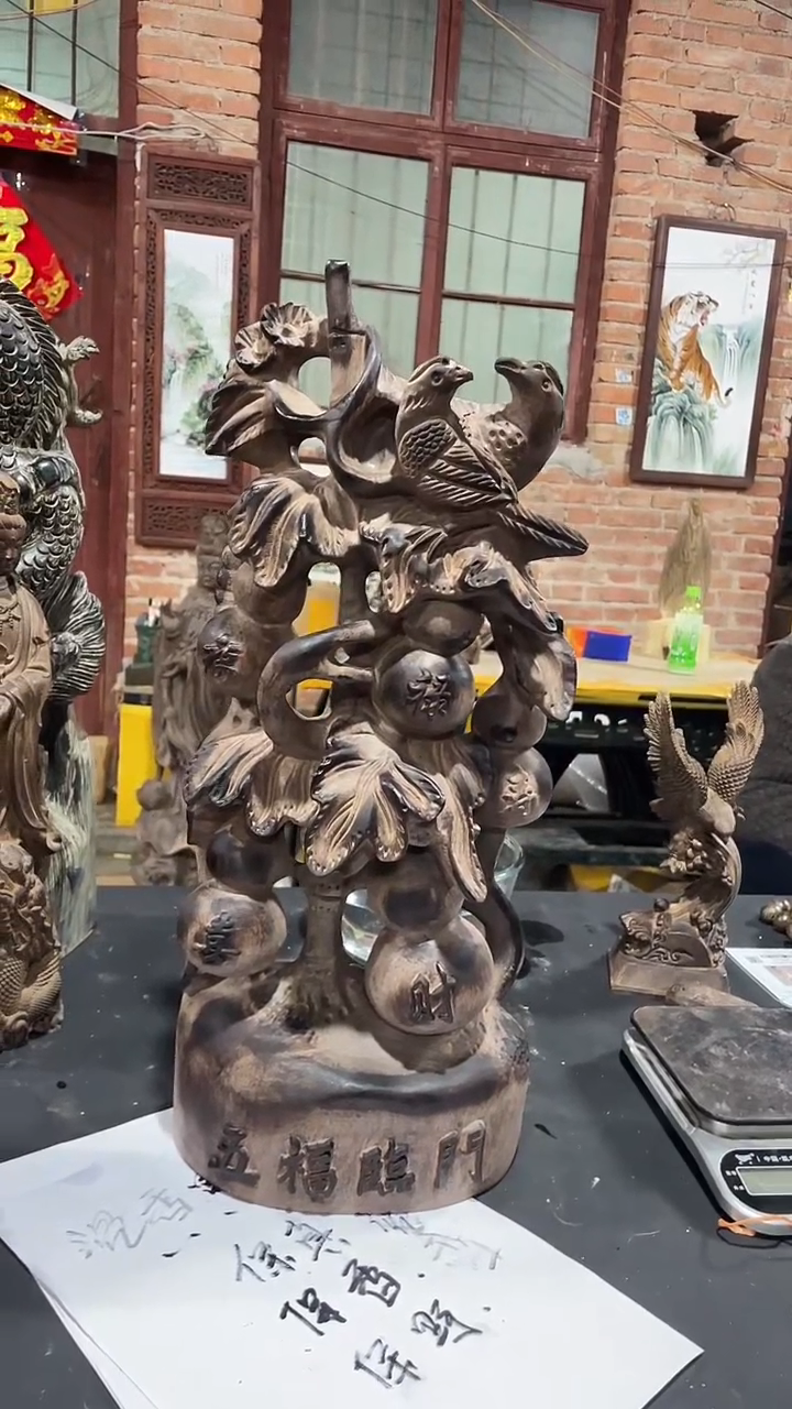 【闪购商品】木木雕新年快乐，红土摆件