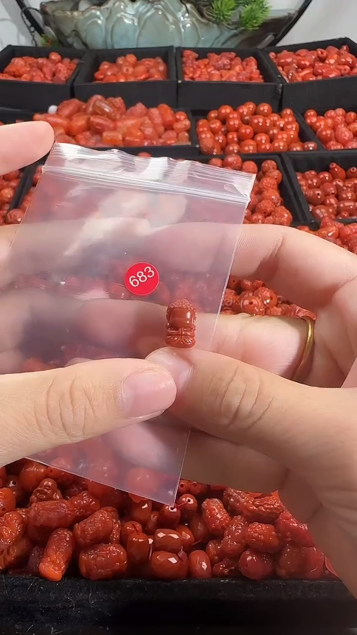 颈饰未镶嵌南红玛瑙1