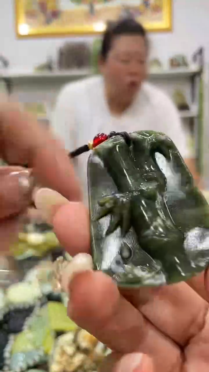 岫玉未镶嵌吊坠